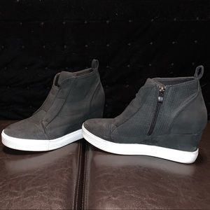 Wedge sneakers